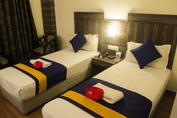 Oyo Premium Railway Station Hotel 3*