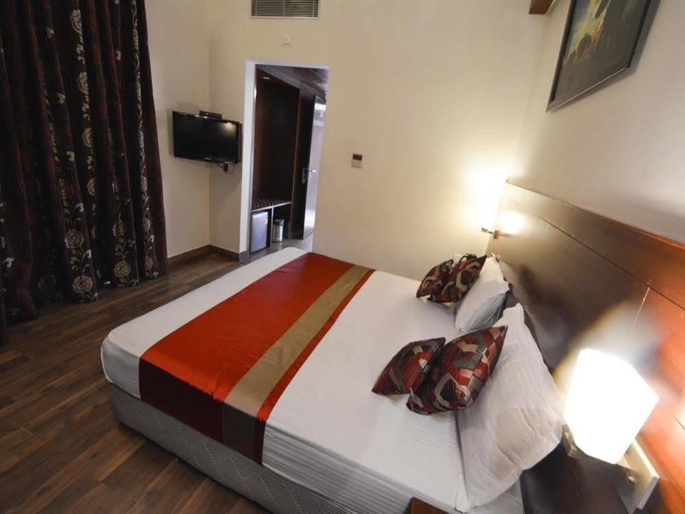 Hotel Oyo Premium Railway Station