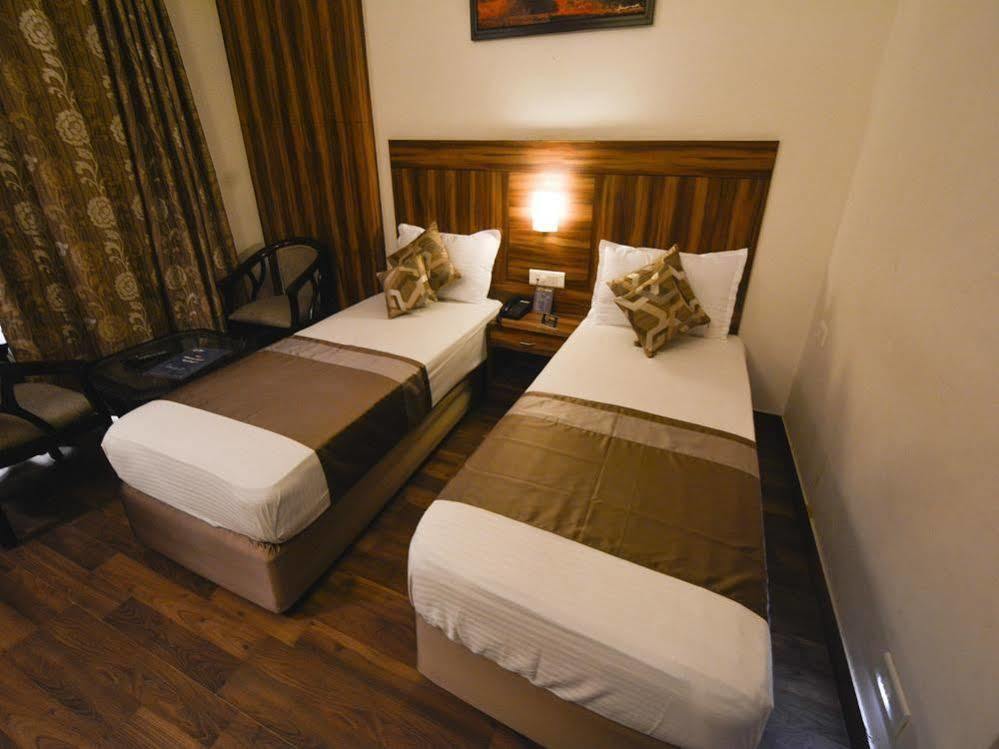Hotel Oyo Premium Railway Station