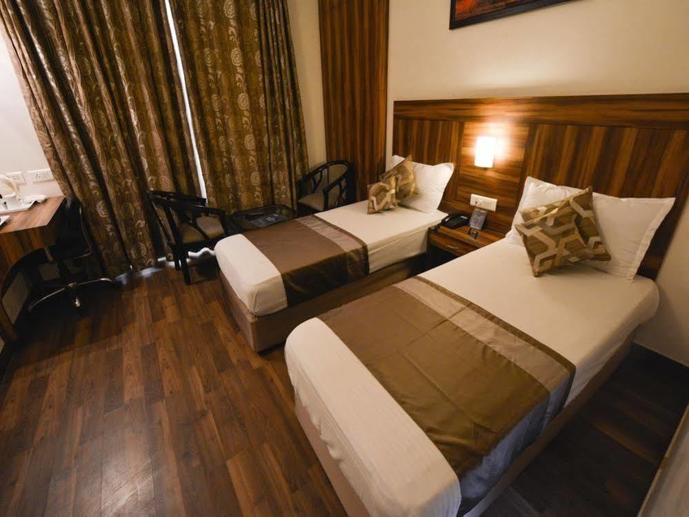 Hotel Oyo Premium Railway Station Varanasi