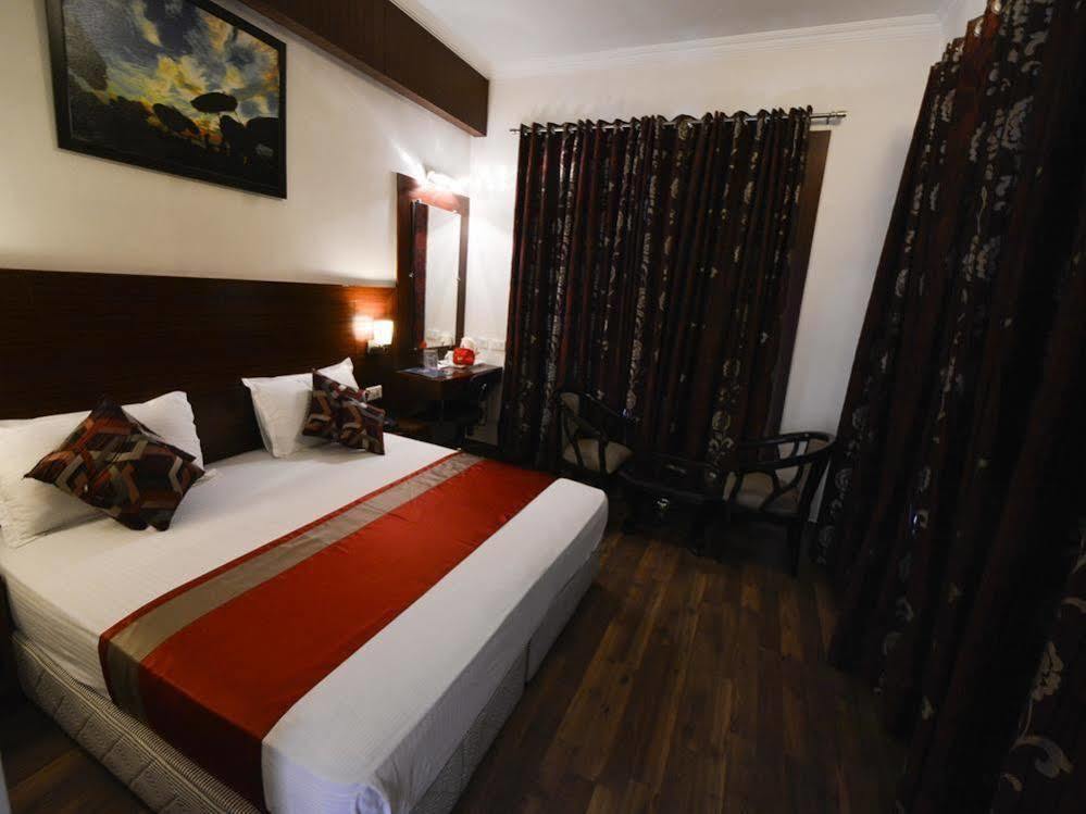 Hotel Oyo Premium Railway Station