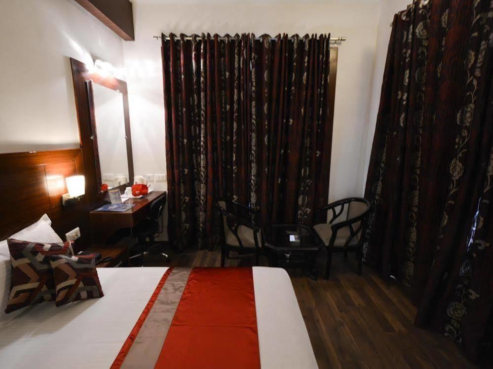 Hotel Oyo Premium Railway Station 3*