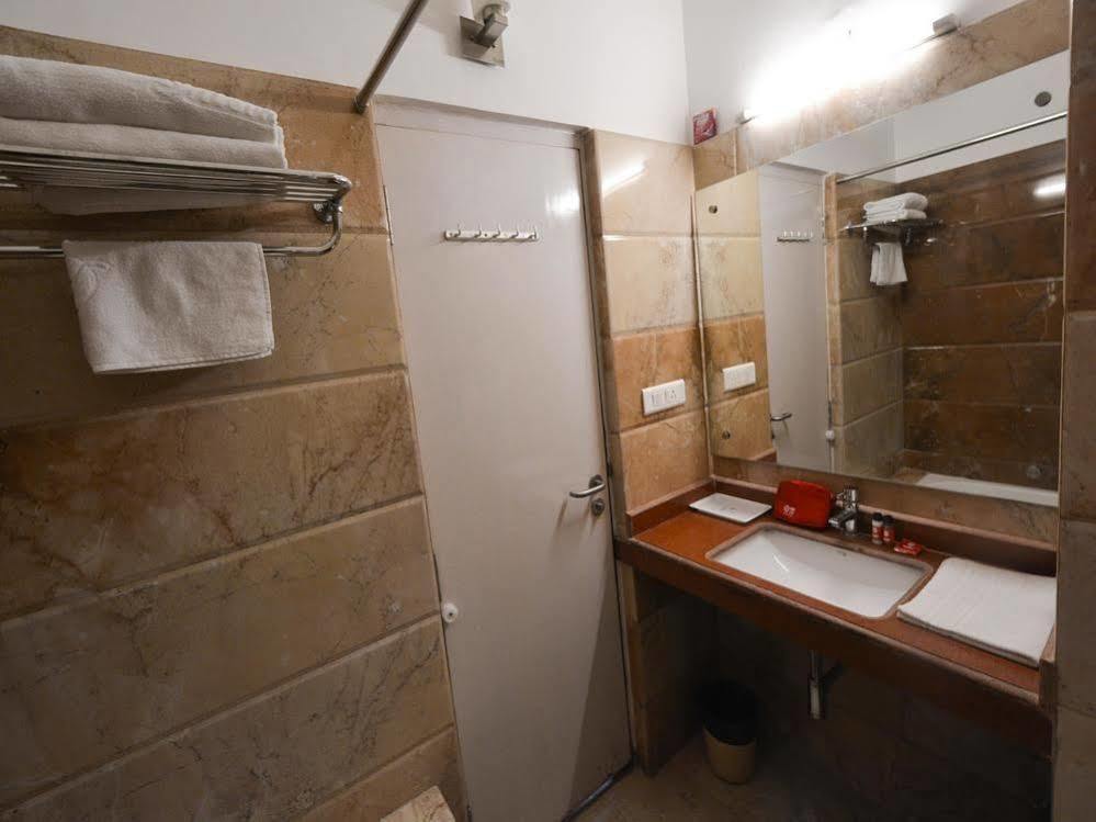 Hotel Oyo Premium Railway Station 3*