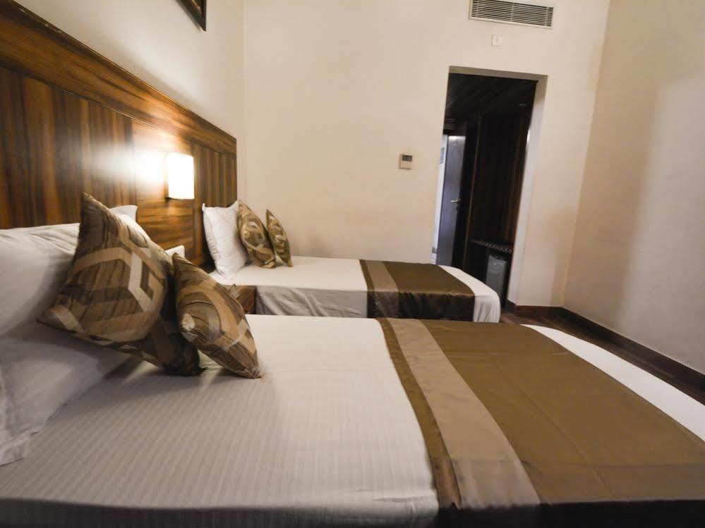 Hotel Oyo Premium Railway Station Varanasi