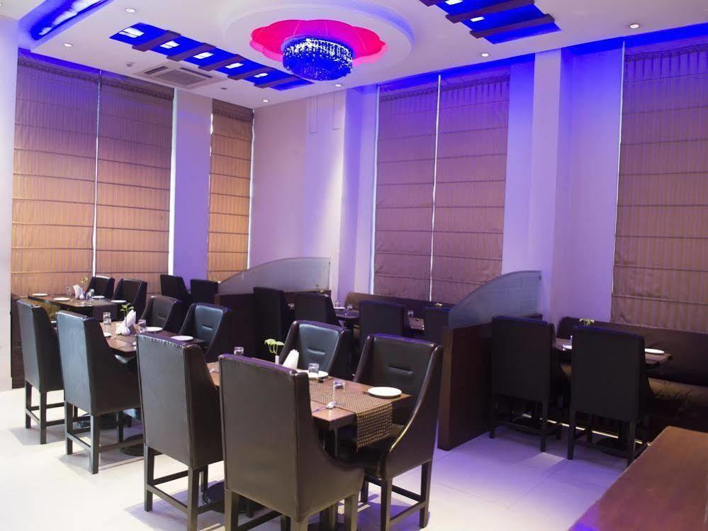 Oyo Premium Railway Station Hotel 3*